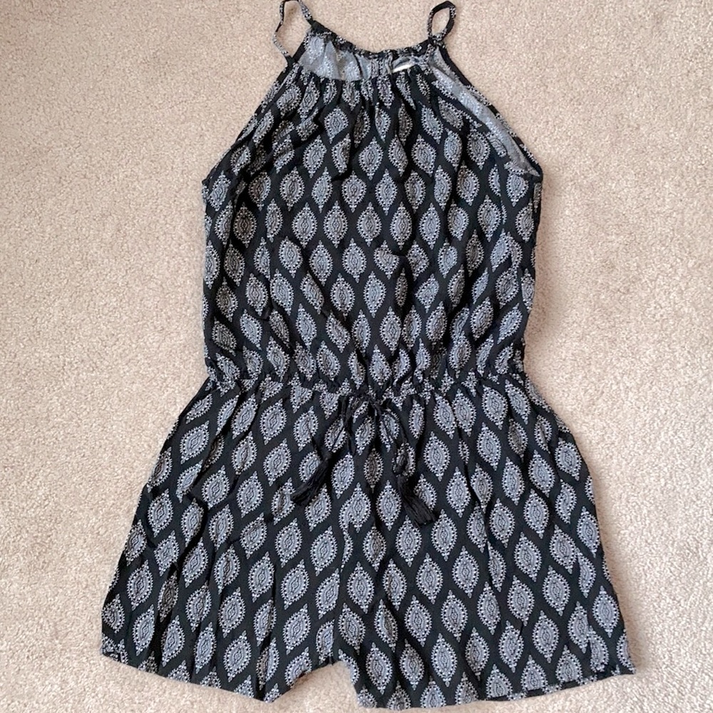 🖤Black & white romper🖤